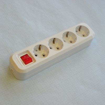 Колодка розеточная x4 16А с выключ.